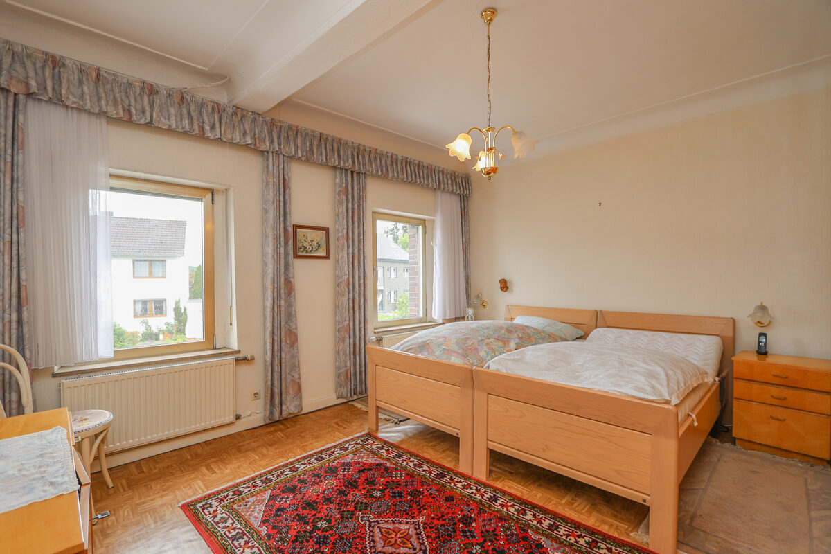 Schlafzimmer vor der Entrümpelung